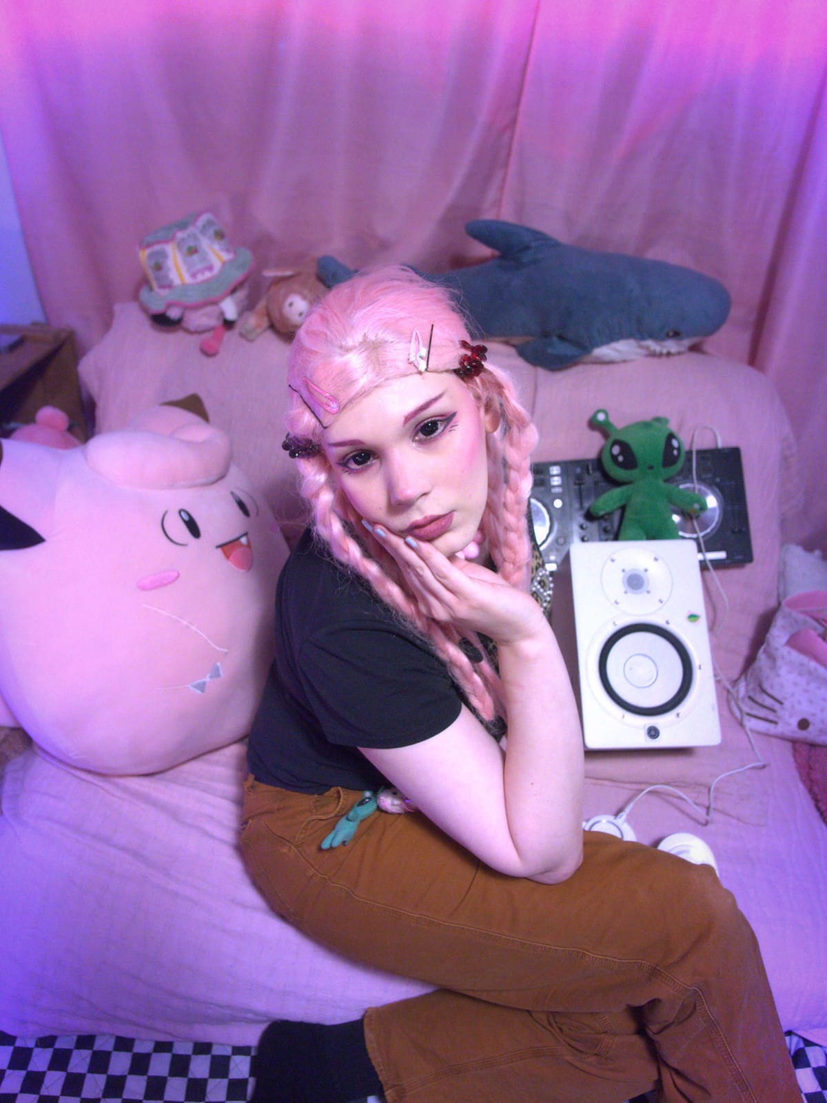 LARA KAAOS - Embrace the Chaos